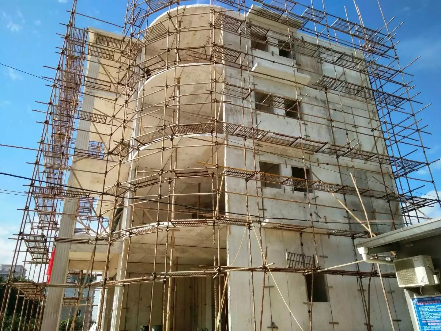 李沧星河绿色环保装配式建材在福建修建的五层别墅建筑
